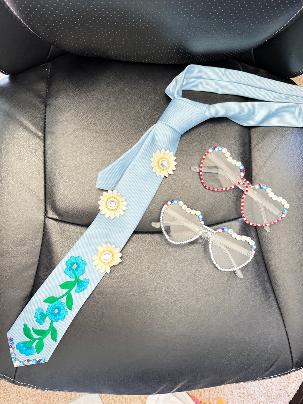Harry Styles Concert Accessories - Tie & set of Glasses